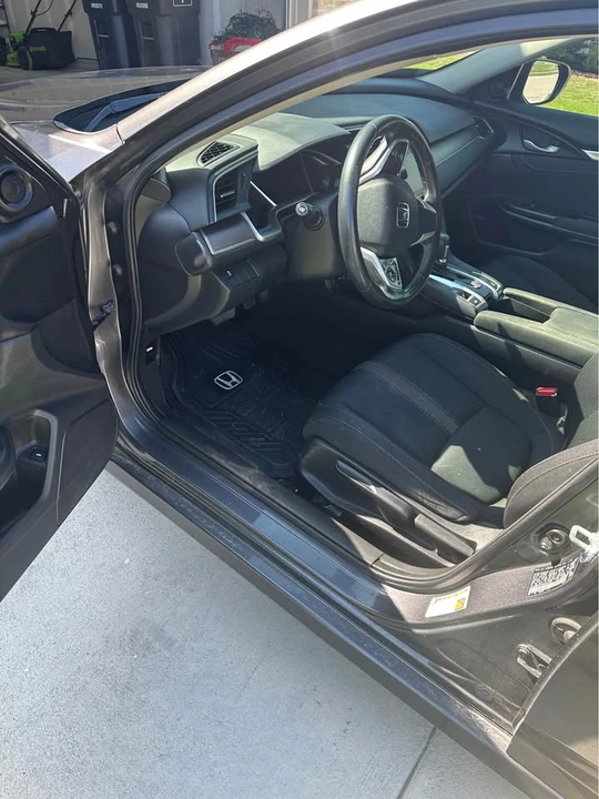 2018 Honda Civic 10th Gen - Image 8 of 12