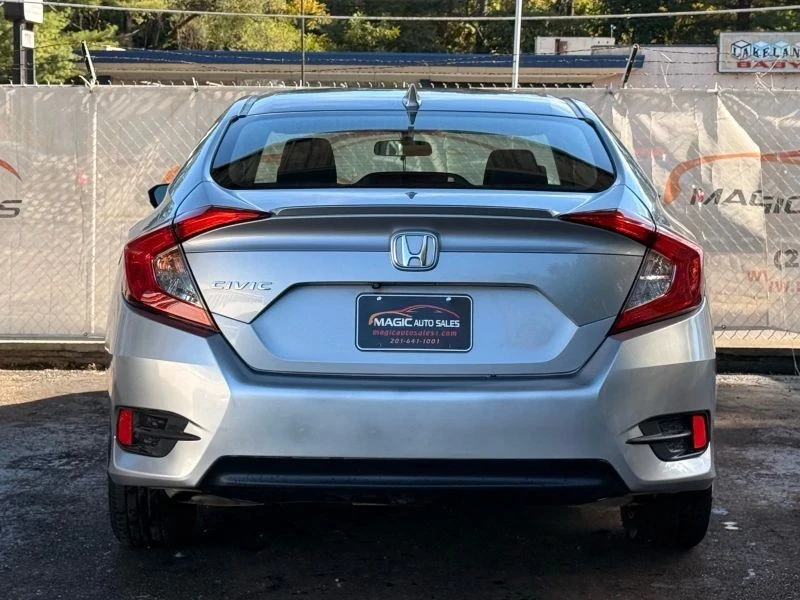 2018 Honda Civic 10th Gen - Image 10 of 12
