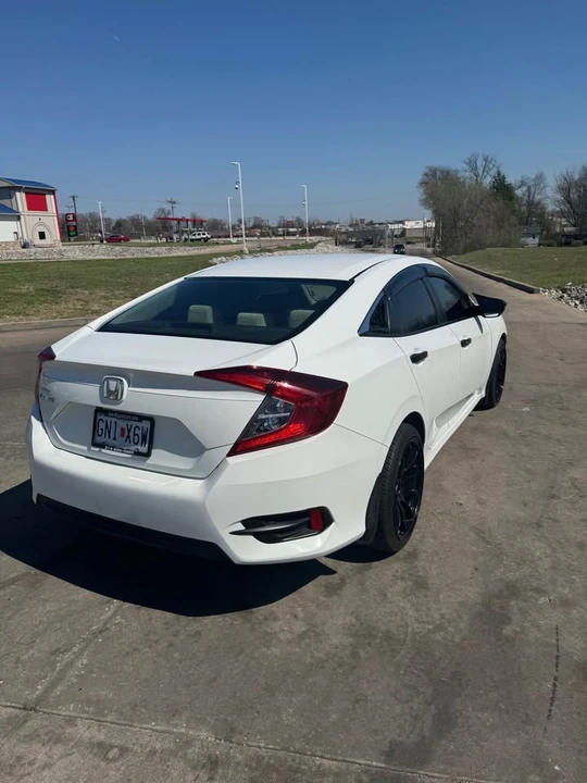 2018 Honda Civic 10th Gen - Image 5 of 9