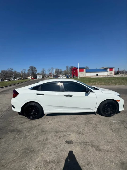 2018 Honda Civic 10th Gen - Image 4 of 9