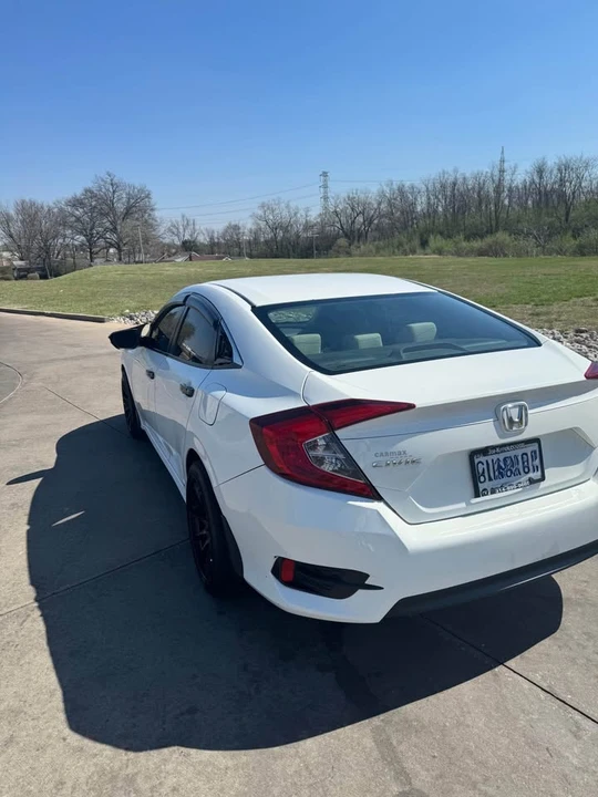 2018 Honda Civic 10th Gen - Image 7 of 9