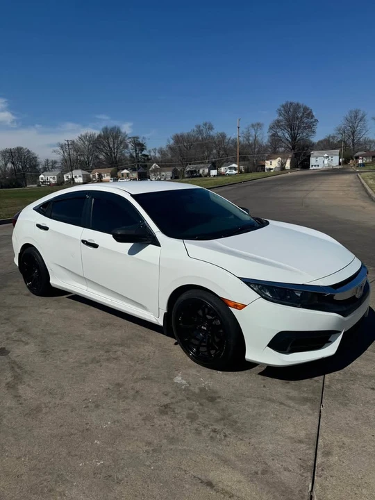 2018 Honda Civic 10th Gen - Image 3 of 9