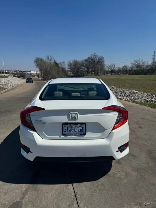 2018 Honda Civic 10th Gen - Image 6 of 9