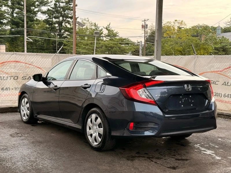 2018 Honda Civic 10th Gen - Image 9 of 12