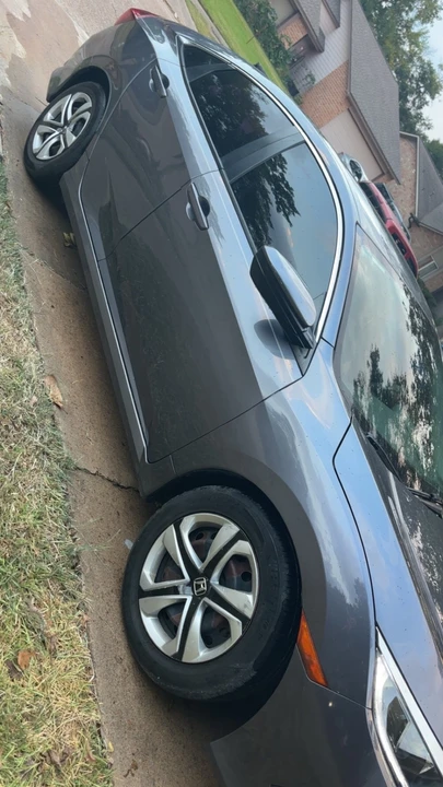 2018 Honda Civic 10th Gen - Image 2 of 9