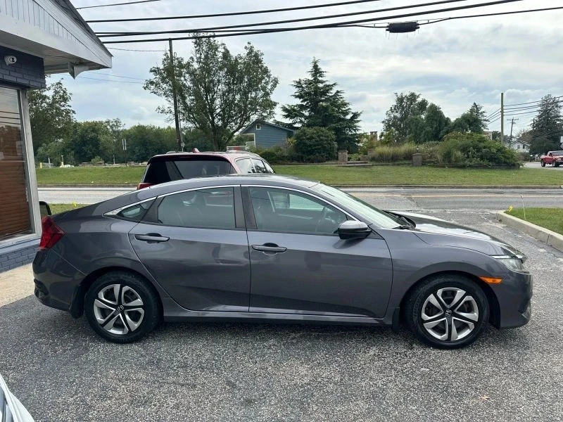 2018 Honda Civic 10th Gen - Image 8 of 12