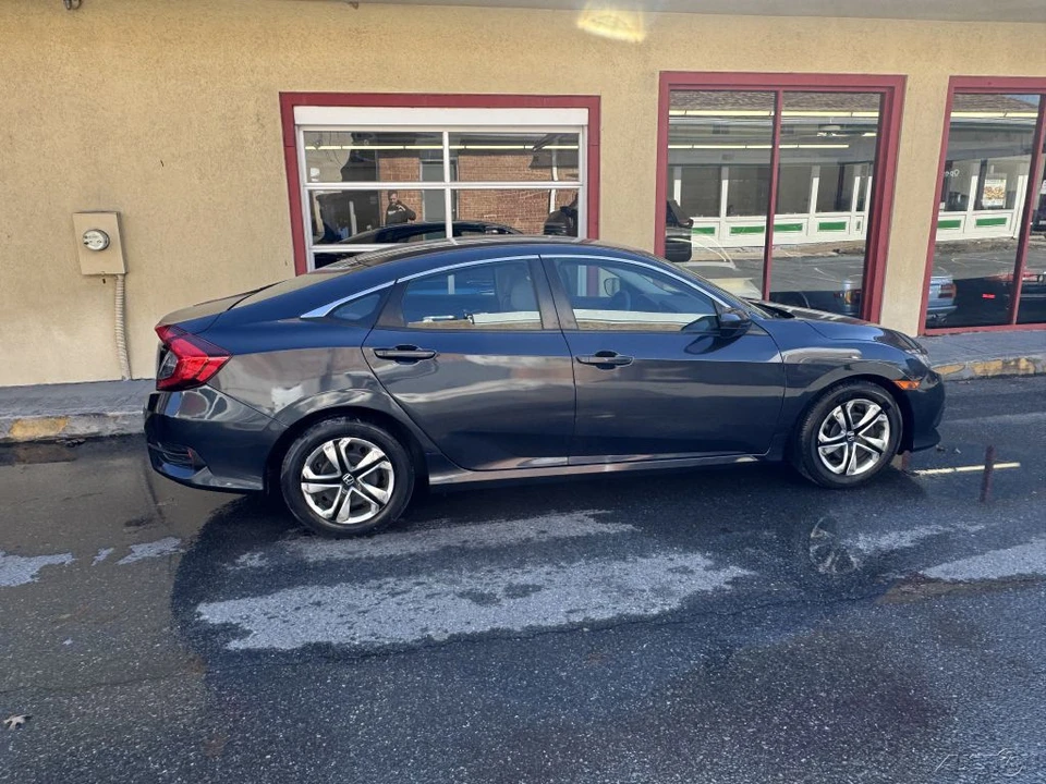 2018 Honda Civic 10th Gen - Image 9 of 21