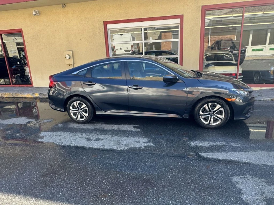 2018 Honda Civic 10th Gen - Image 7 of 21