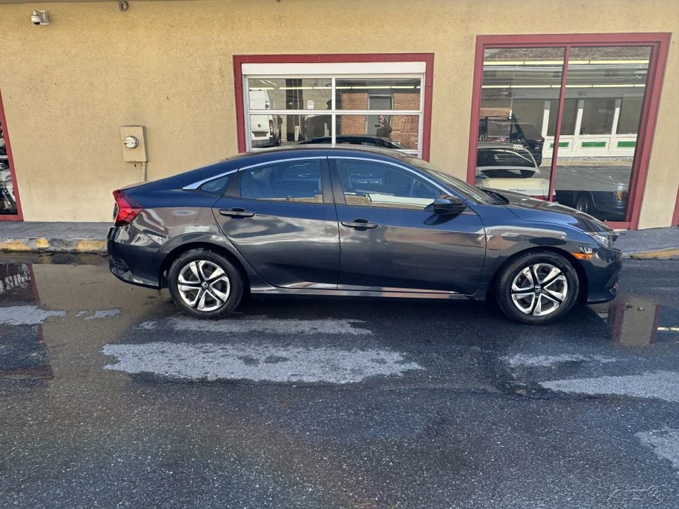 2018 Honda Civic 10th Gen - Image 8 of 21