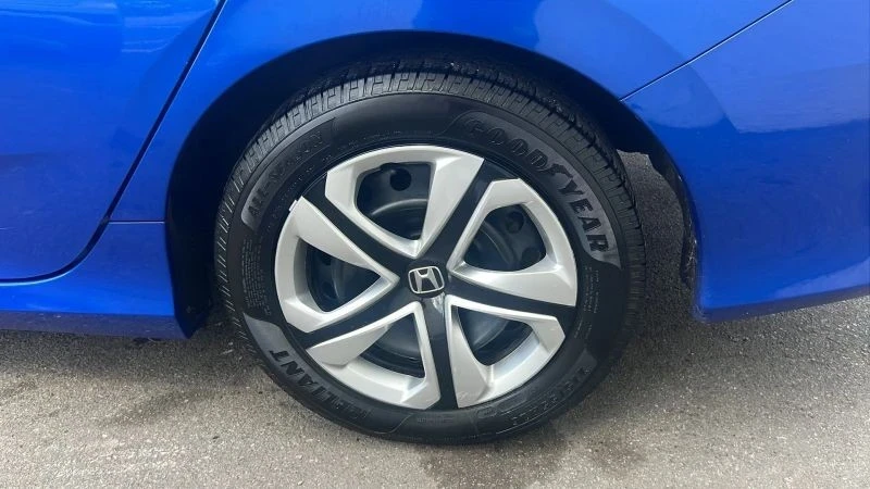 2018 Honda Civic 10th Gen - Image 9 of 12