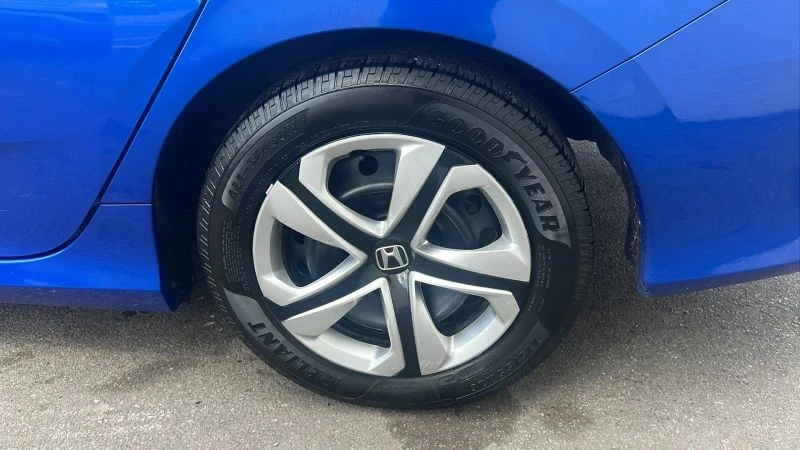 2018 Honda Civic 10th Gen - Image 9 of 12