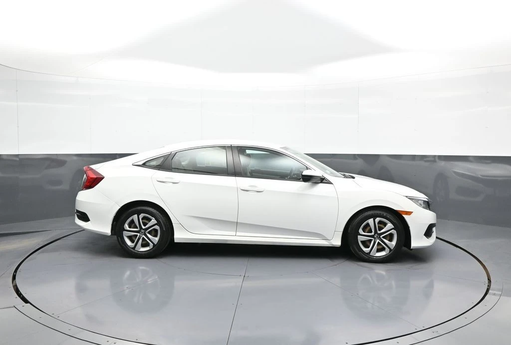 2018 Honda Civic 10th Gen - Image 5 of 21