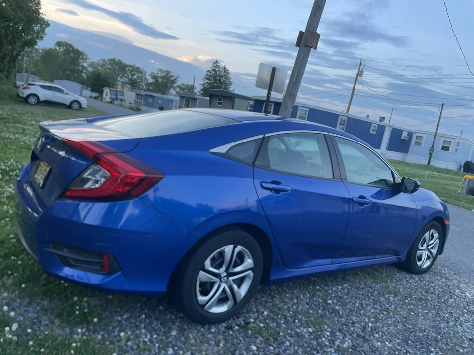 2018 Honda Civic 10th Gen - Image 8 of 22