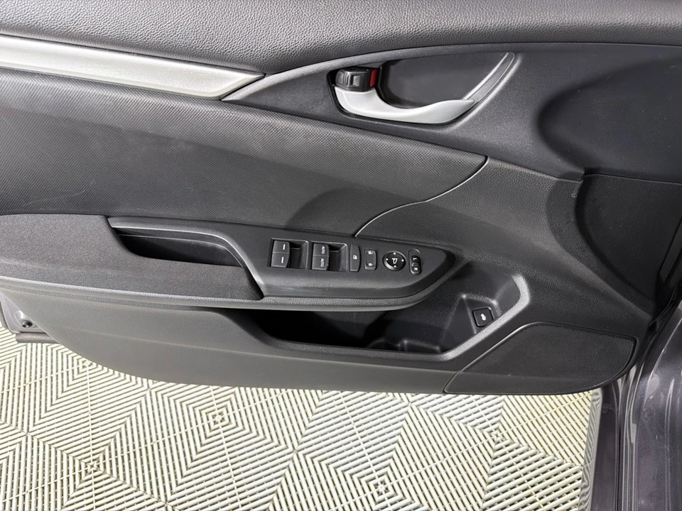 2018 Honda Civic 10th Gen - Image 10 of 25