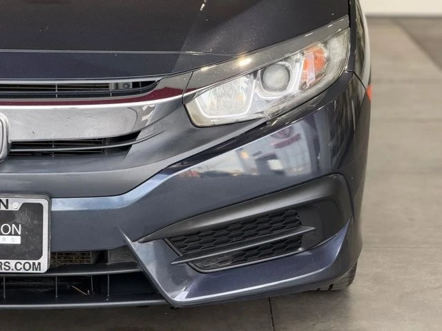 2018 Honda Civic 10th Gen - Image 5 of 12