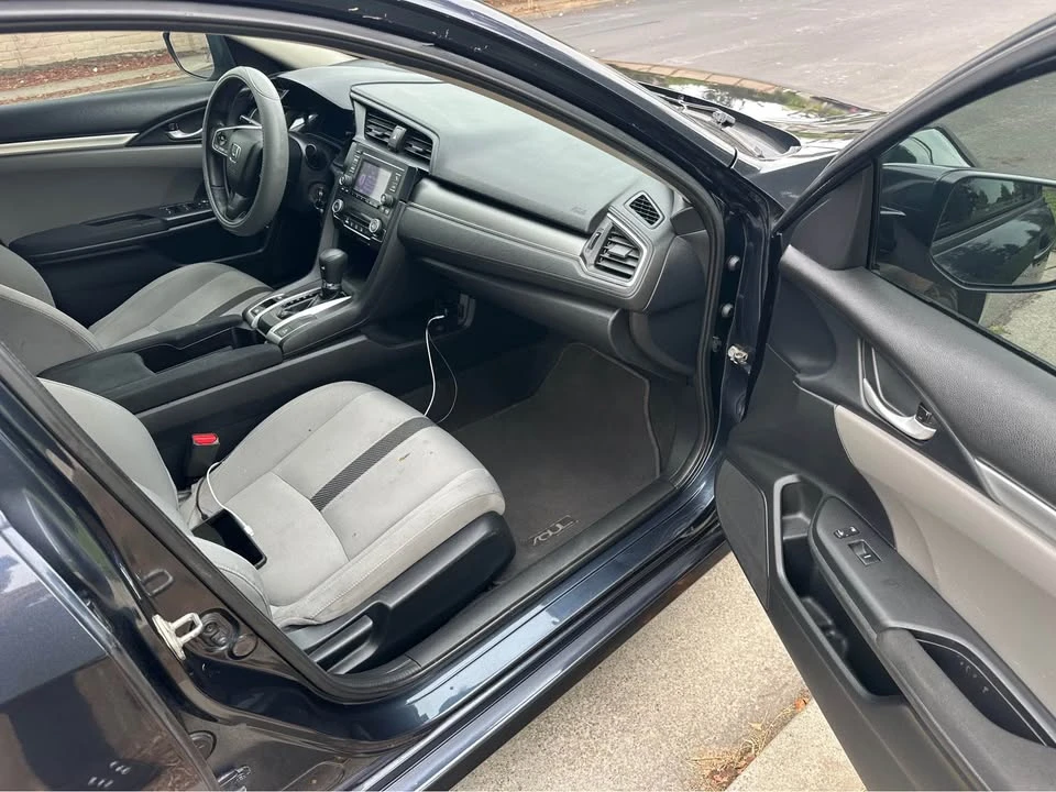 2018 Honda Civic 10th Gen - Image 9 of 16