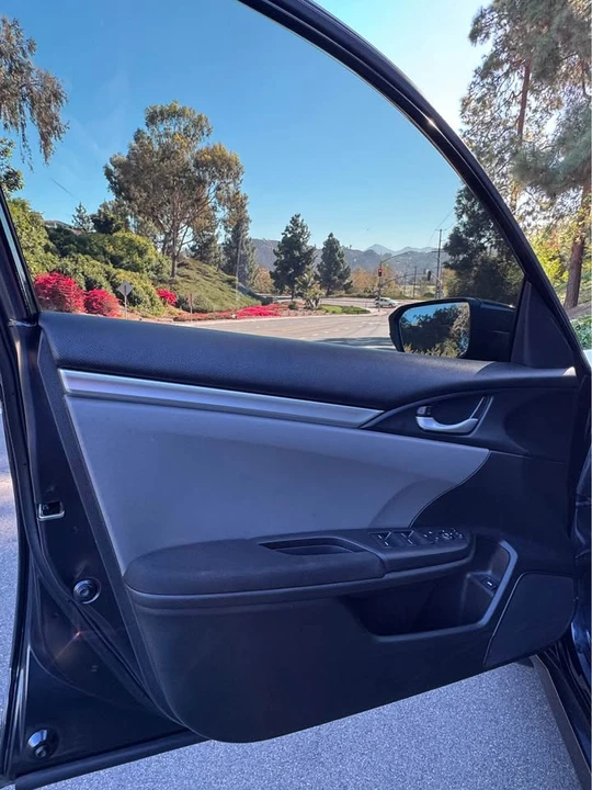2018 Honda Civic 10th Gen - Image 9 of 20