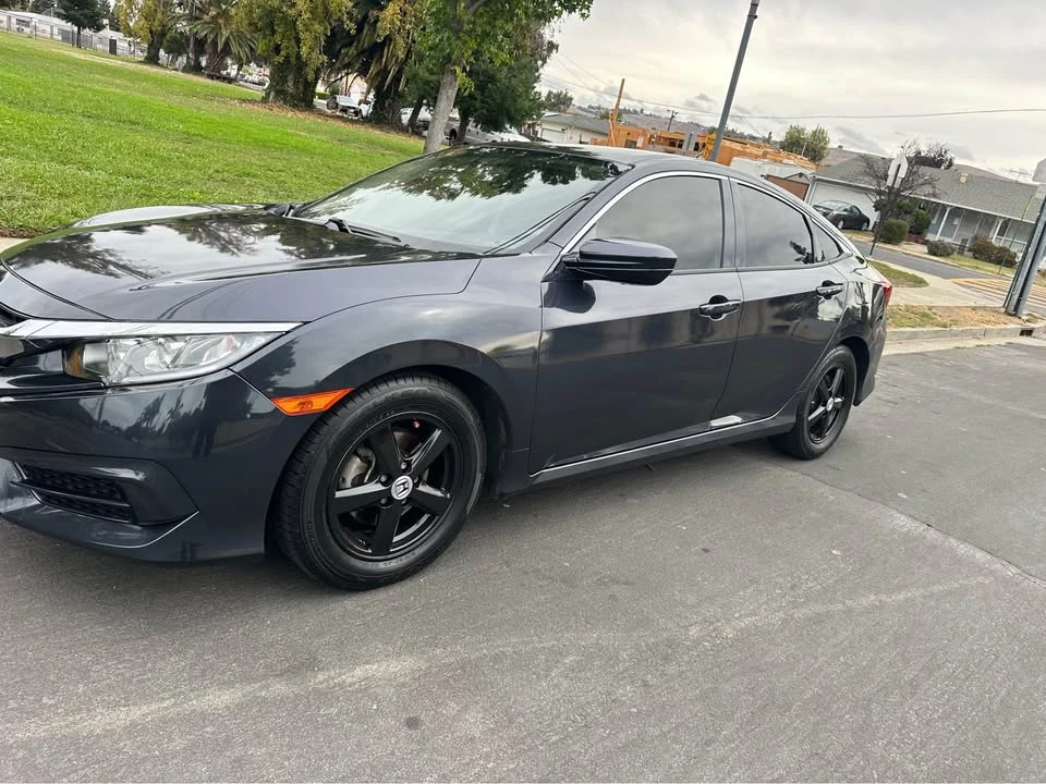 2018 Honda Civic 10th Gen - Image 2 of 16