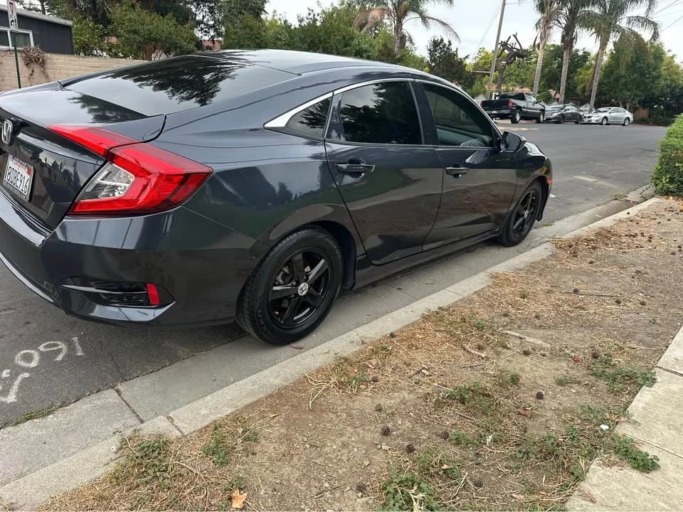 2018 Honda Civic 10th Gen - Image 6 of 16