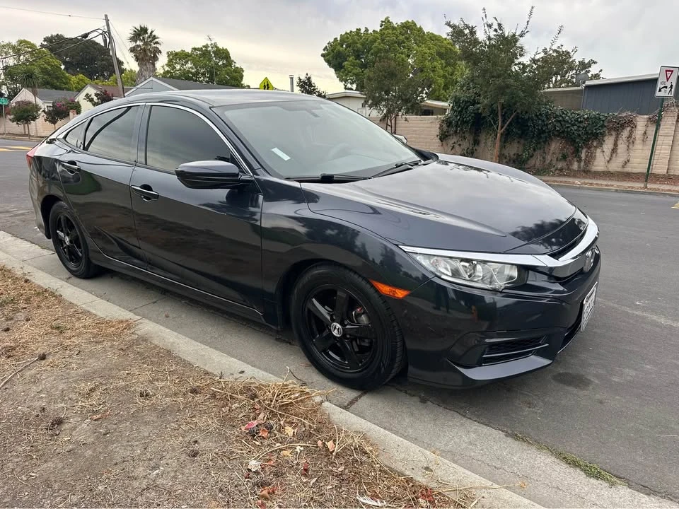 2018 Honda Civic 10th Gen - Image 8 of 16