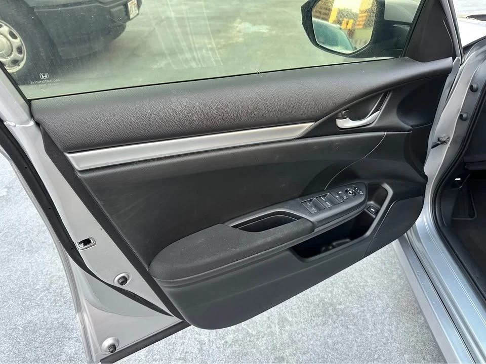 2018 Honda Civic 10th Gen - Image 9 of 14