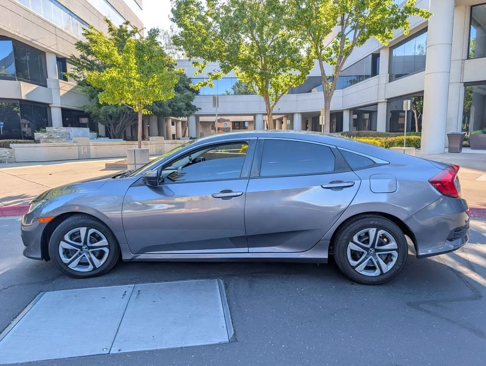 2018 Honda Civic 10th Gen - Image 8 of 14