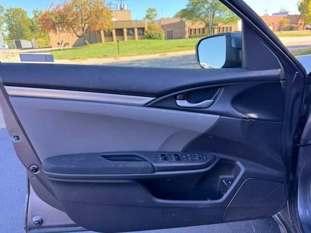 2018 Honda Civic 10th Gen - Image 14 of 21