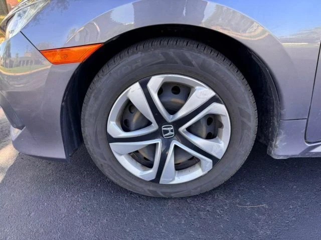 2018 Honda Civic 10th Gen - Image 9 of 12