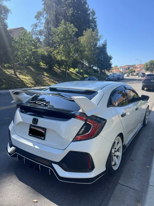 2018 Honda Civic 10th Gen - Image 4 of 10