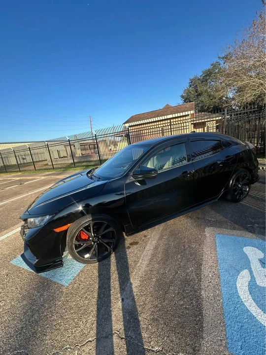 2018 Honda Civic 10th Gen - Image 6 of 12