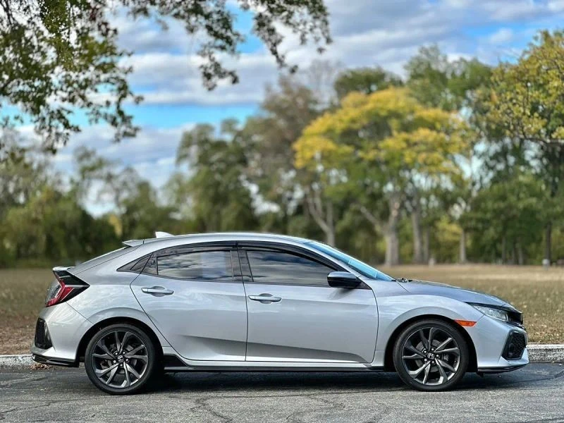 2018 Honda Civic 10th Gen - Image 8 of 12