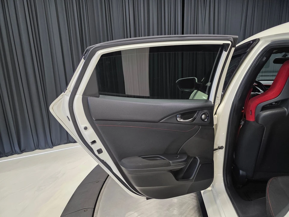 2018 Honda Civic 10th Gen - Image 27 of 31