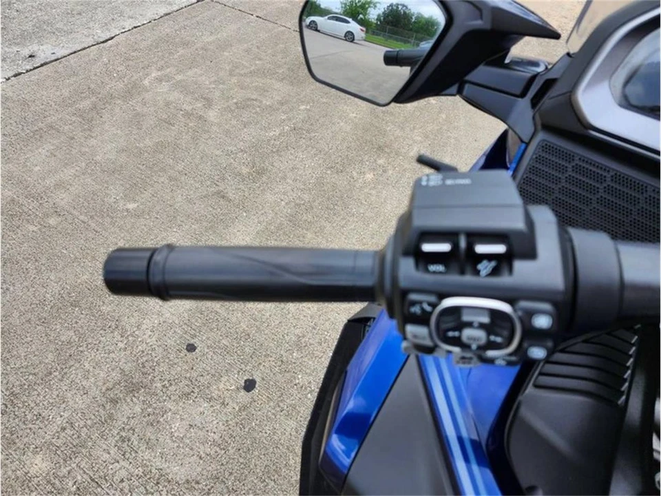 2018 Honda Gold Wing - Image 11 of 21
