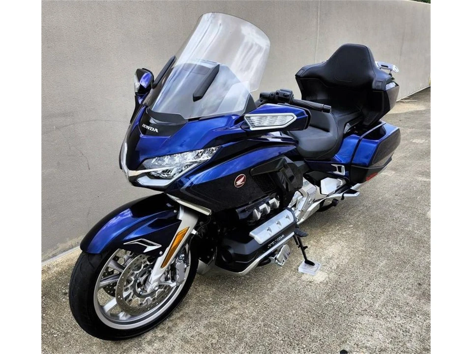 2018 Honda Gold Wing - Image 2 of 21