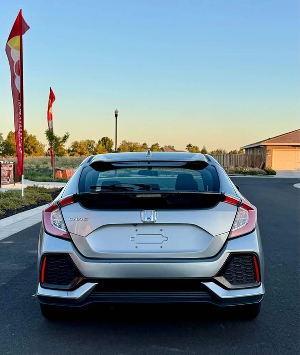 2018 Honda Civic 10th Gen - Image 8 of 16