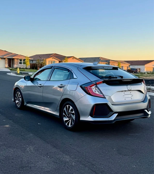2018 Honda Civic 10th Gen - Image 9 of 16