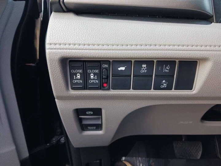 2018 Honda Odyssey - Image 14 of 17