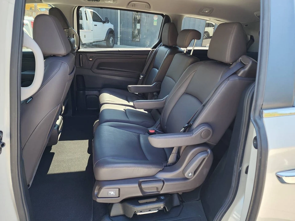 2018 Honda Odyssey - Image 15 of 21
