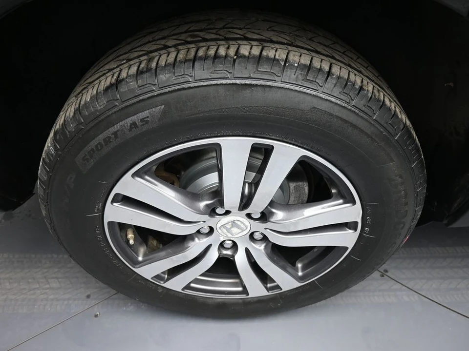 2018 Honda Pilot 3rd Gen - Image 13 of 21