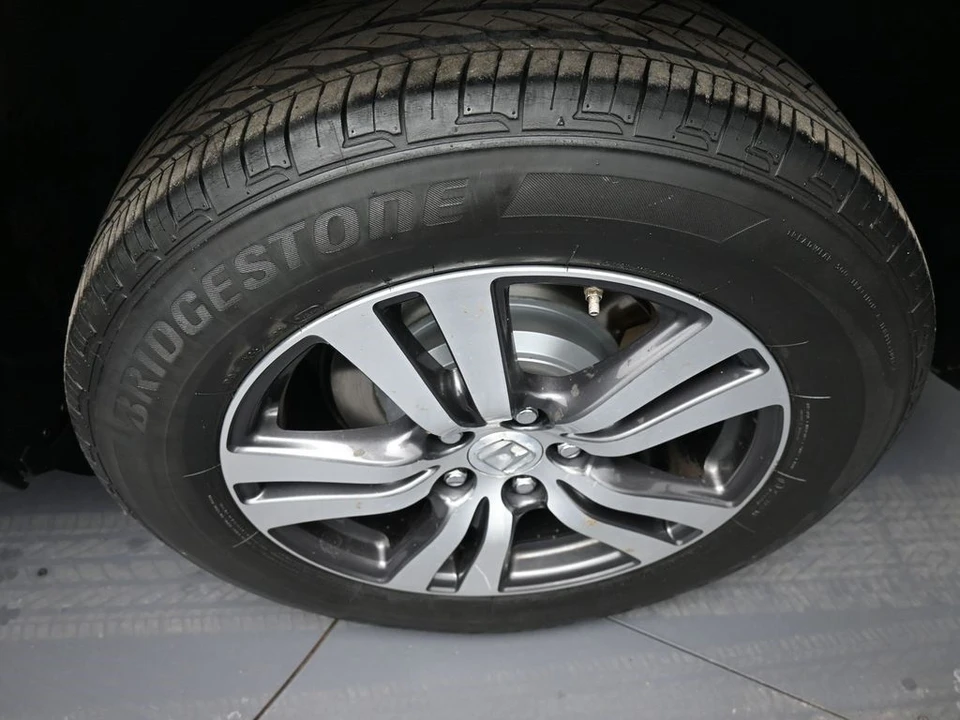 2018 Honda Pilot 3rd Gen - Image 15 of 21