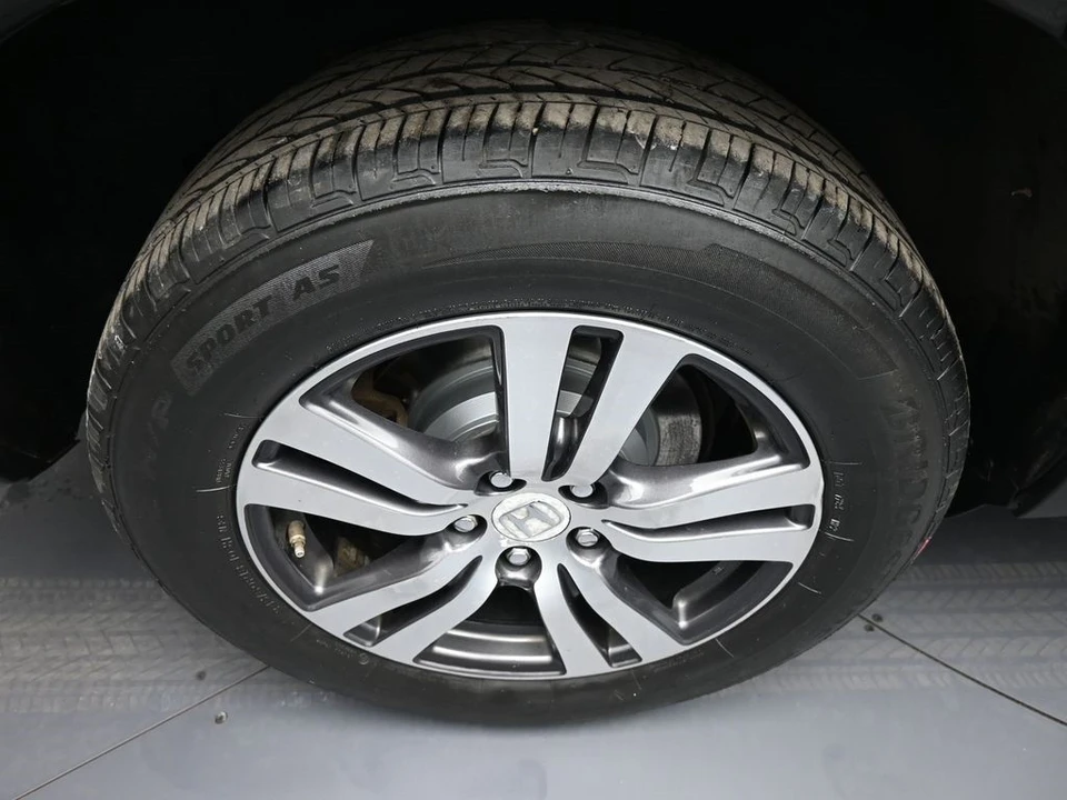 2018 Honda Pilot 3rd Gen - Image 13 of 21