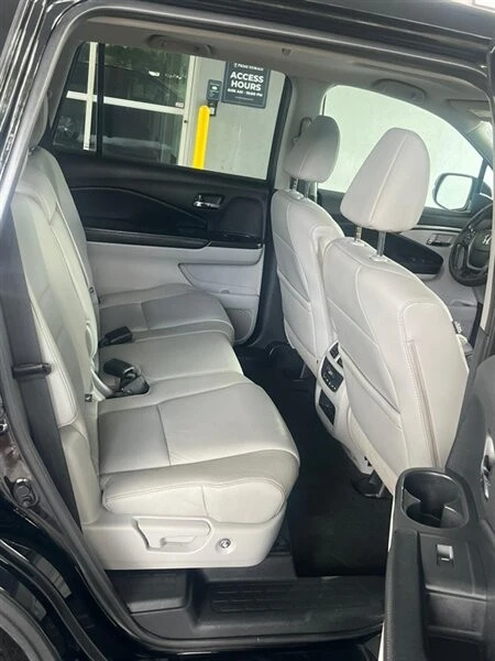 2018 Honda Pilot 3rd Gen - Image 15 of 19