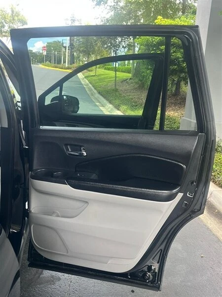 2018 Honda Pilot 3rd Gen - Image 16 of 19