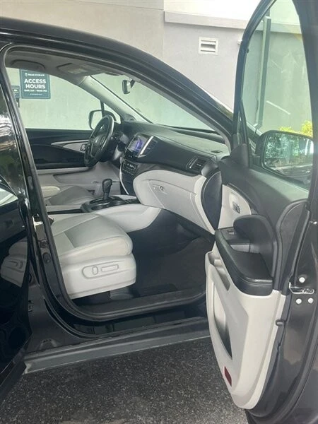 2018 Honda Pilot 3rd Gen - Image 11 of 19