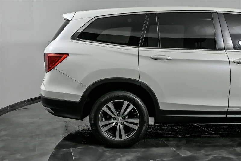 2018 Honda Pilot 3rd Gen - Image 11 of 21