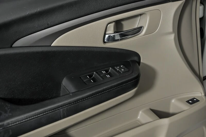 2018 Honda Pilot 3rd Gen - Image 16 of 21