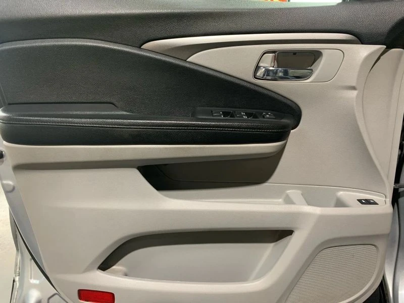 2018 Honda Pilot 3rd Gen - Image 10 of 12