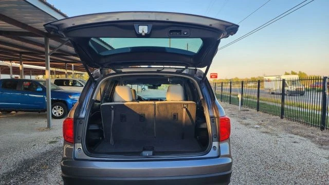 2018 Honda Pilot 3rd Gen - Image 16 of 21
