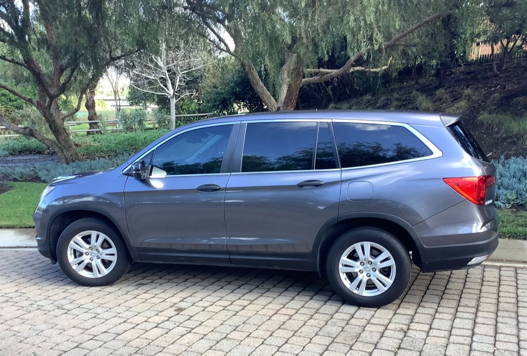 2018 Honda Pilot 3rd Gen - Image 4 of 17
