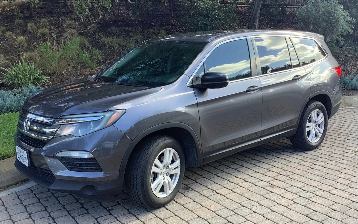 2018 Honda Pilot 3rd Gen - Image 2 of 17